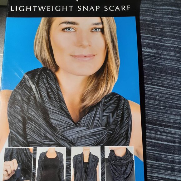 Champion Womens One Size Lightweight Snap Scarf Black color - Picture 1 of 2
